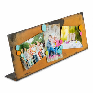 Wide Magnetic Frame – No more bulky traditional frame to display several pictures, this magnetic frame lets you freely collage your favorite handful of photos main view